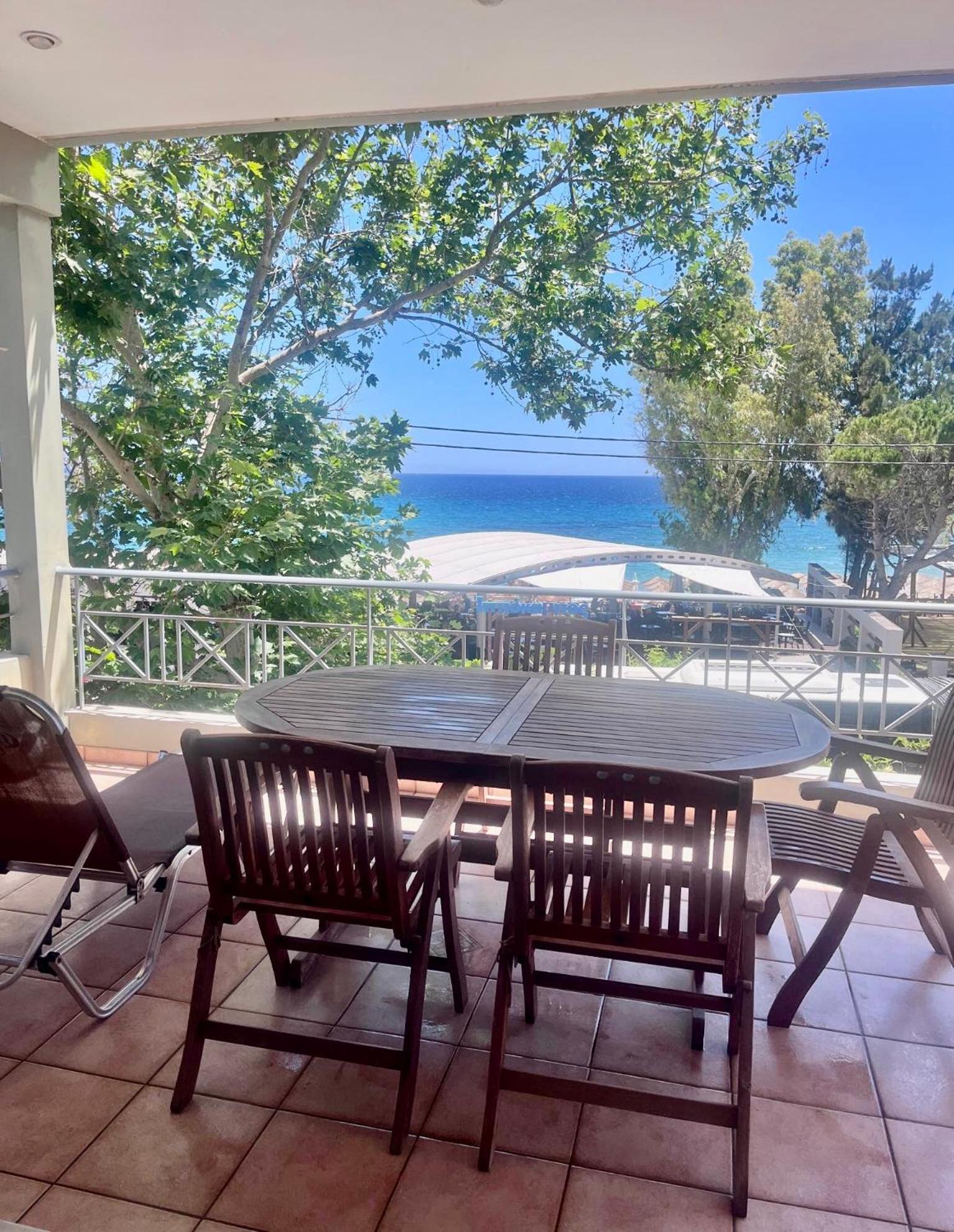Chloe'S Sunrise Beach House Villa Athena Bagian luar foto